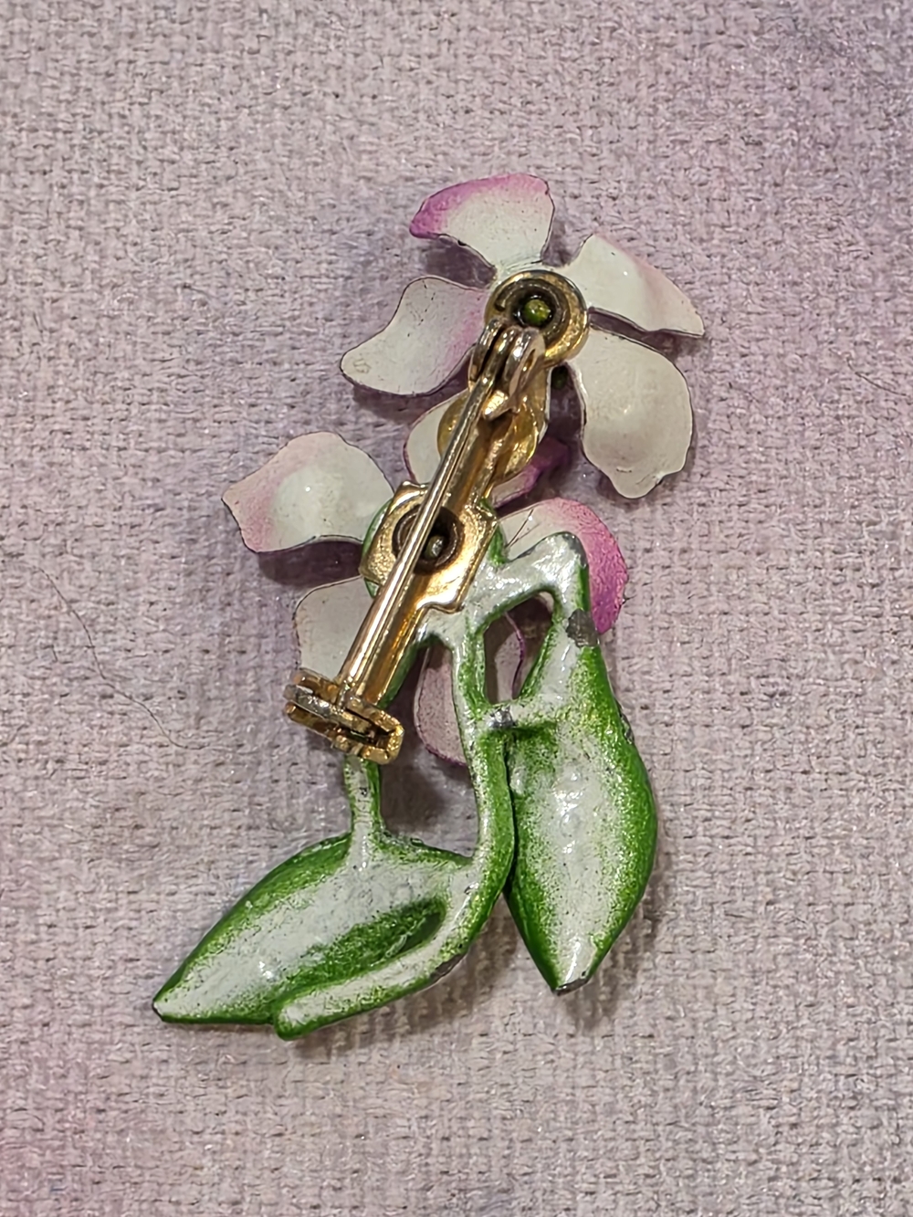 Vintage Bright Purple/Fucshia Enamel Flower Brooch - Picture 3 of 4